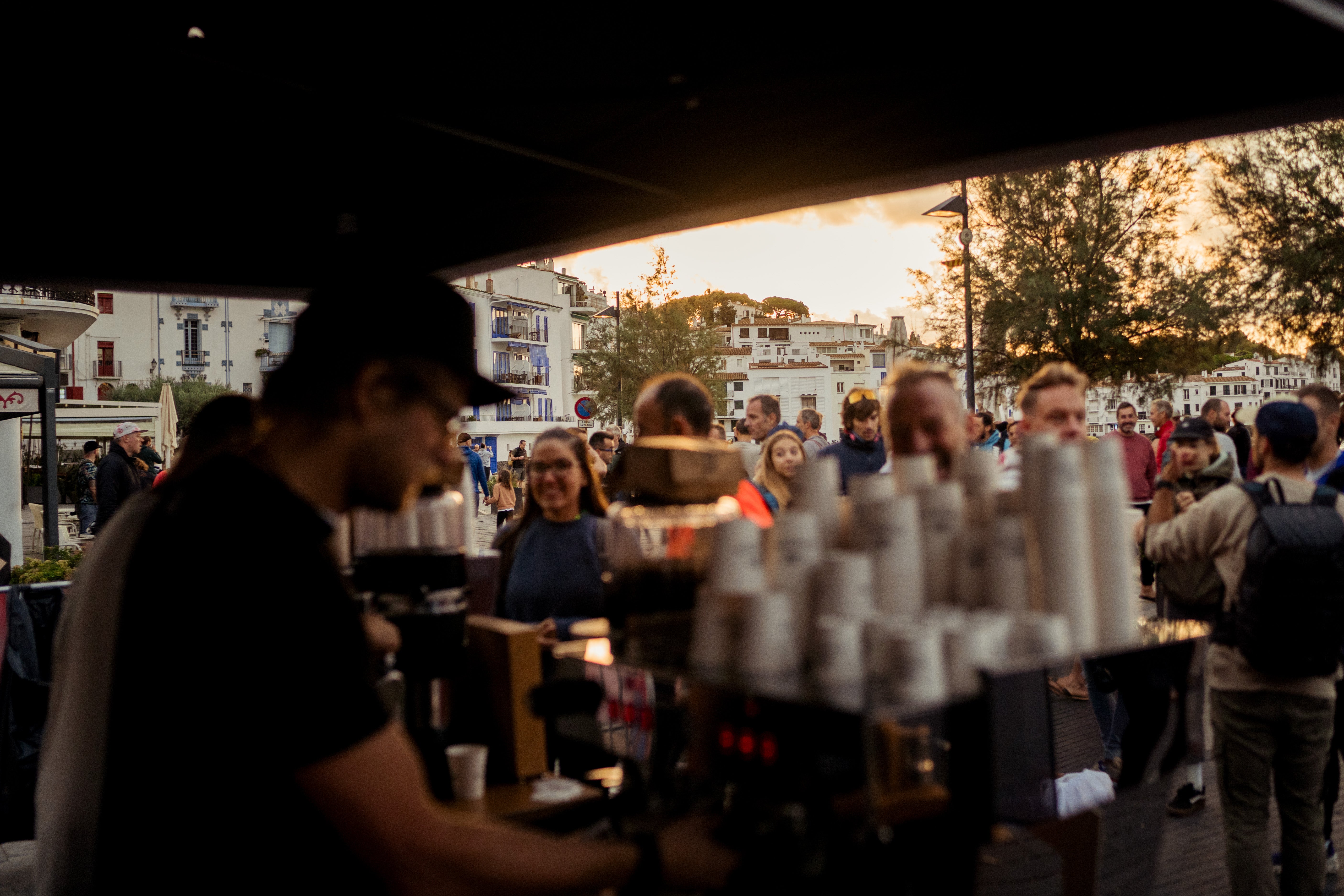 Merchant & Friends Team an der Espressobar beim Sgrail 100 in Girona
