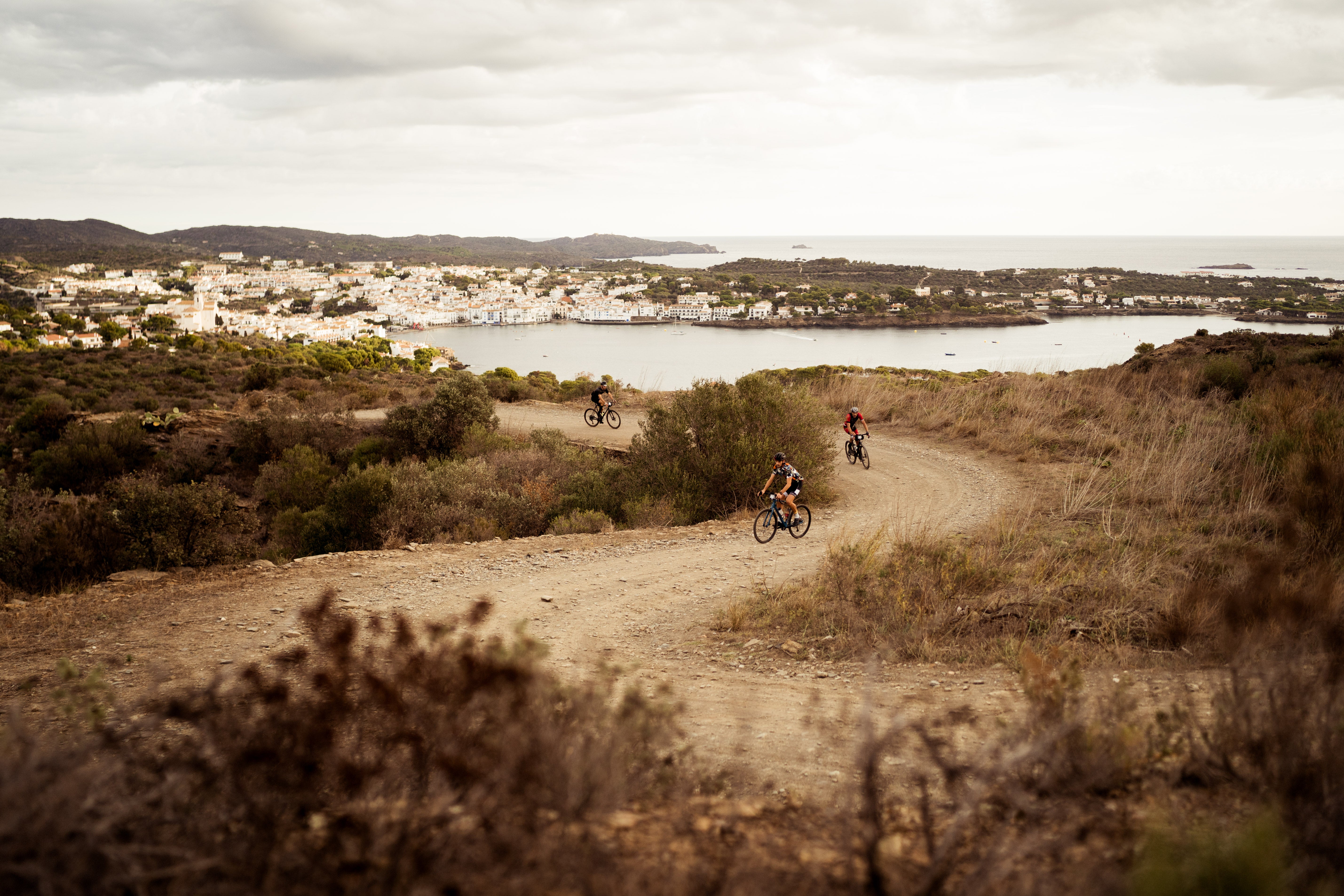 100 km Gravel-Strecke durch die Pampa von Girona – Sgrail 100 Merchant & Friends