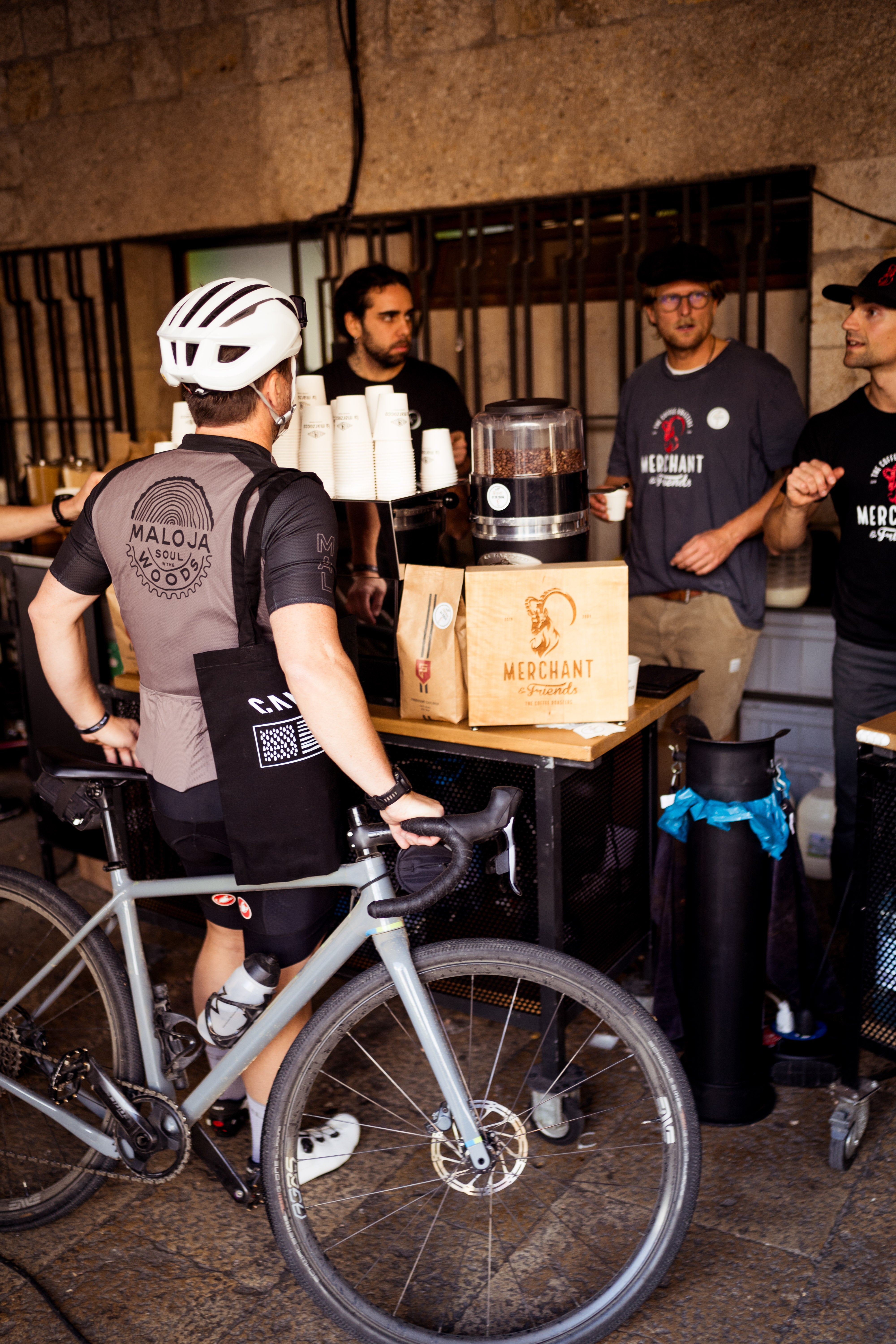 Stimmung am Samstag des Sgrail 100 Eventwochenendes in Girona – Merchant & Friends